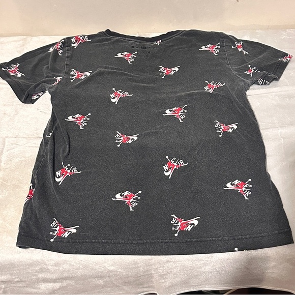 Nike Air Jordan T-Shirt - Picture 3 of 5